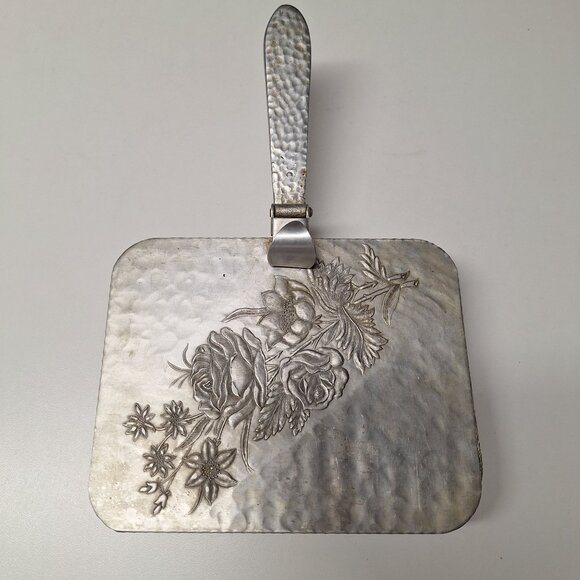 Vintage Hammered Metal Floral Embossed Hinged Lid Dust Pan Crumb Silent Butler - Picture 2 of 9